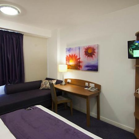Premier Inn ฮอร์ชัม ภายนอก รูปภาพ