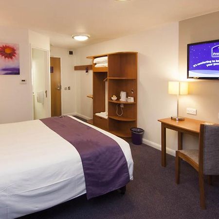 Premier Inn ฮอร์ชัม ภายนอก รูปภาพ
