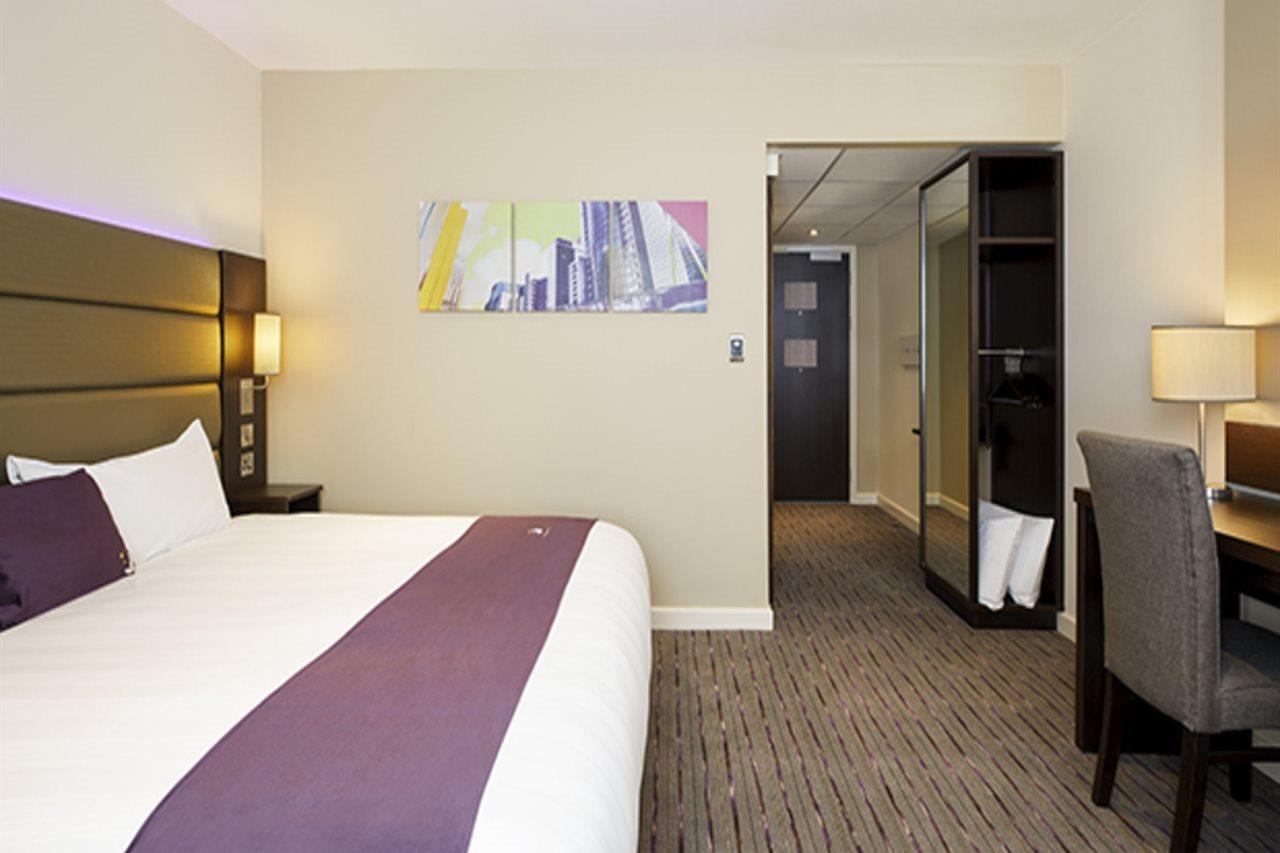 Premier Inn ฮอร์ชัม ภายนอก รูปภาพ