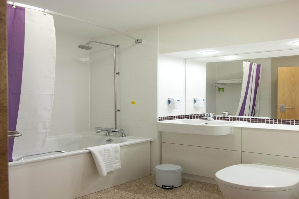Premier Inn ฮอร์ชัม ภายนอก รูปภาพ
