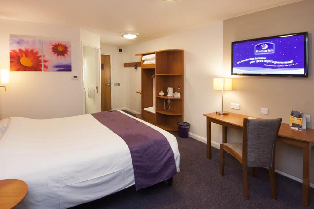 Premier Inn ฮอร์ชัม ภายนอก รูปภาพ