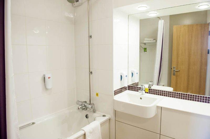 Premier Inn ฮอร์ชัม ภายนอก รูปภาพ