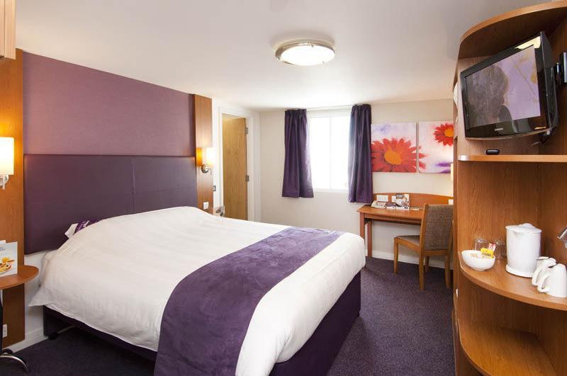 Premier Inn ฮอร์ชัม ภายนอก รูปภาพ