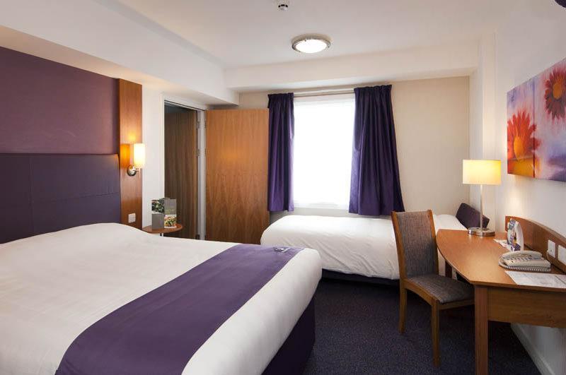Premier Inn ฮอร์ชัม ภายนอก รูปภาพ