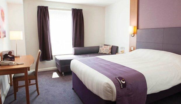 Premier Inn ฮอร์ชัม ภายนอก รูปภาพ